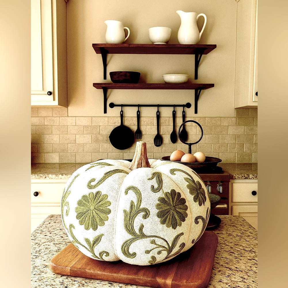 πBeautifully Crafted Embroidered Green and Cream Decorative Pumpkin-large - Picture 4 of 13